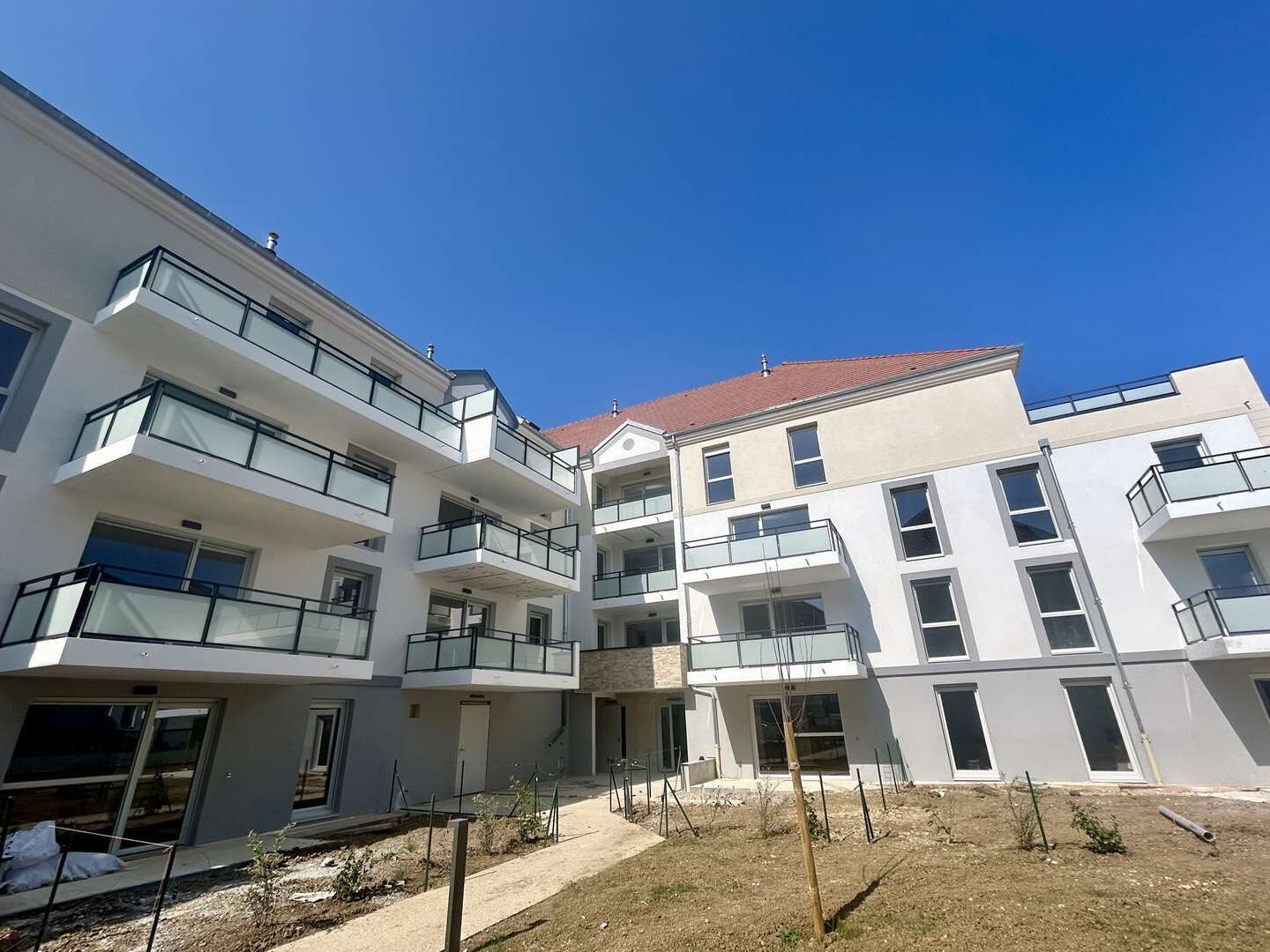En exclusivité T2 Neuf avec acces PMR, avec garage et piscine.