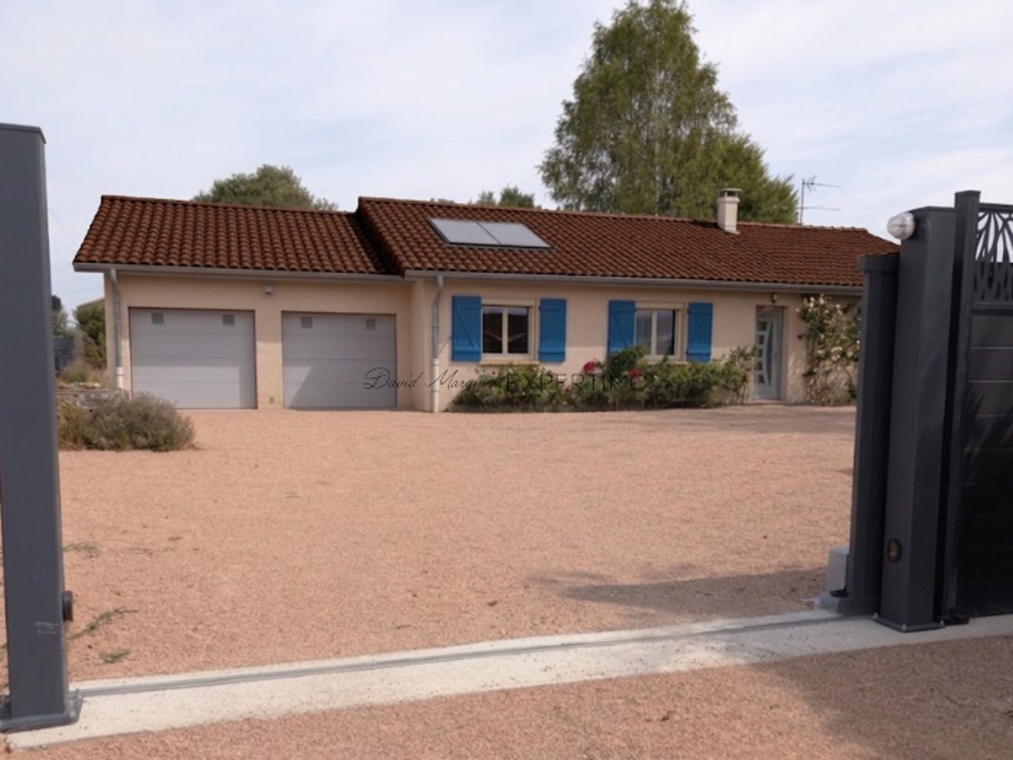 villa de plain-pied très bien entretenue (104 m²) - Pièce de vie avec cuisine ouverte de 60 m²
