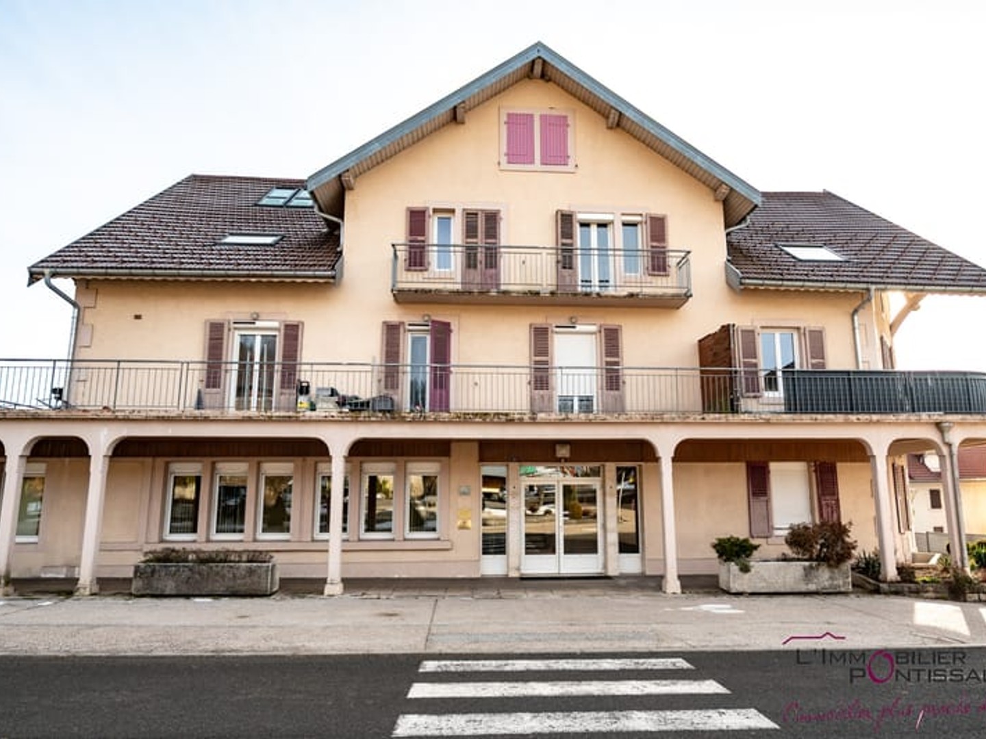 OYE ET PALLET : LOCAL ou APPARTEMENT EN RDC