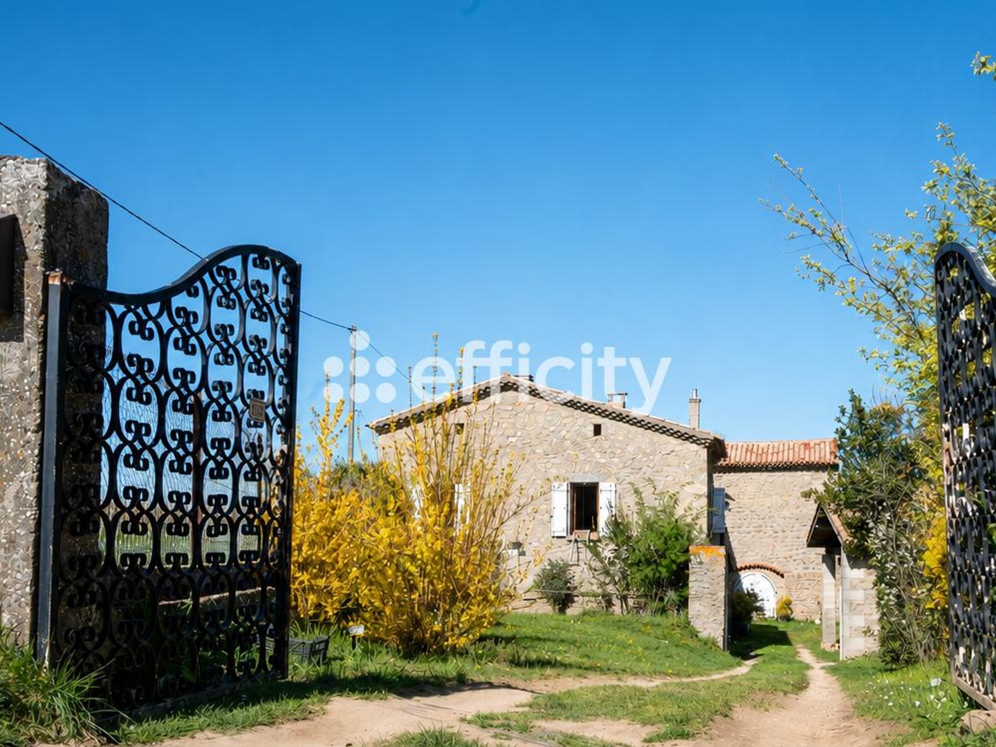 Maison à vendre - 7 pièces - 207m2 - Cheminas (07300)