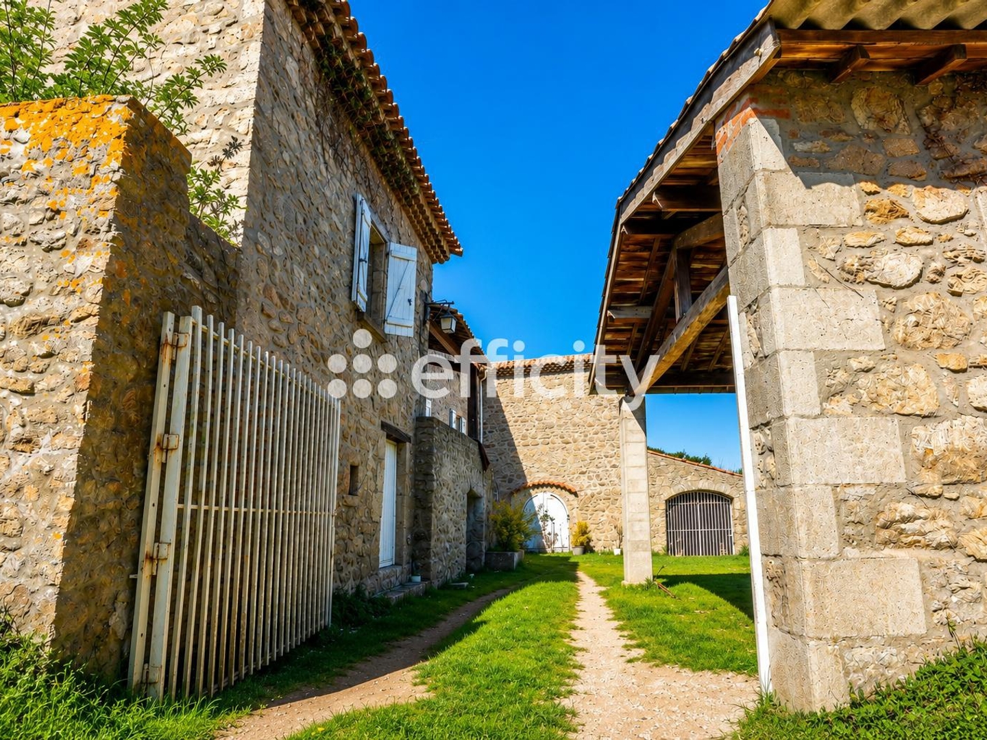 Maison à vendre - 7 pièces - 207m2 - Cheminas (07300)