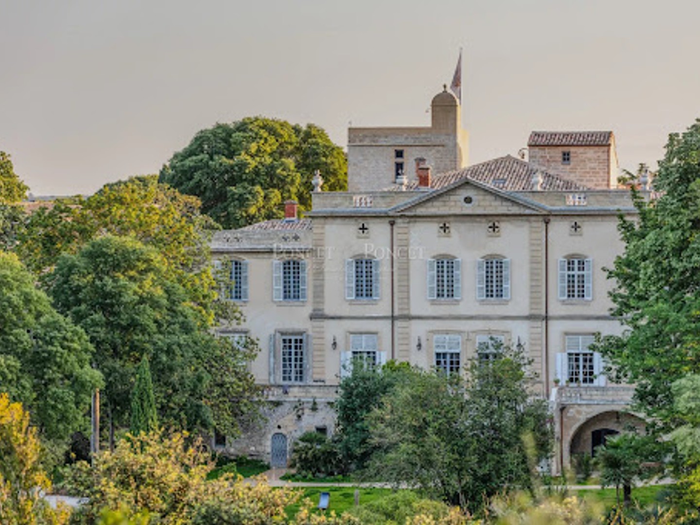 Château 36 pièces 1729 m²