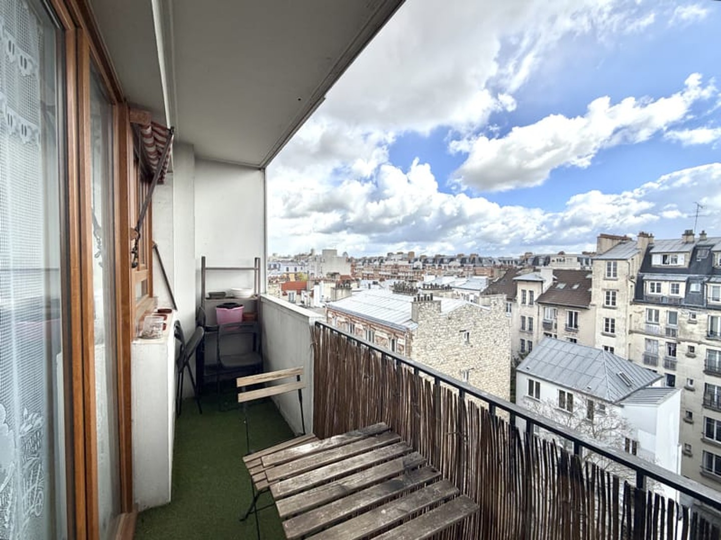 Studio 24 m2 8e étage avec ascenseur + Balcon