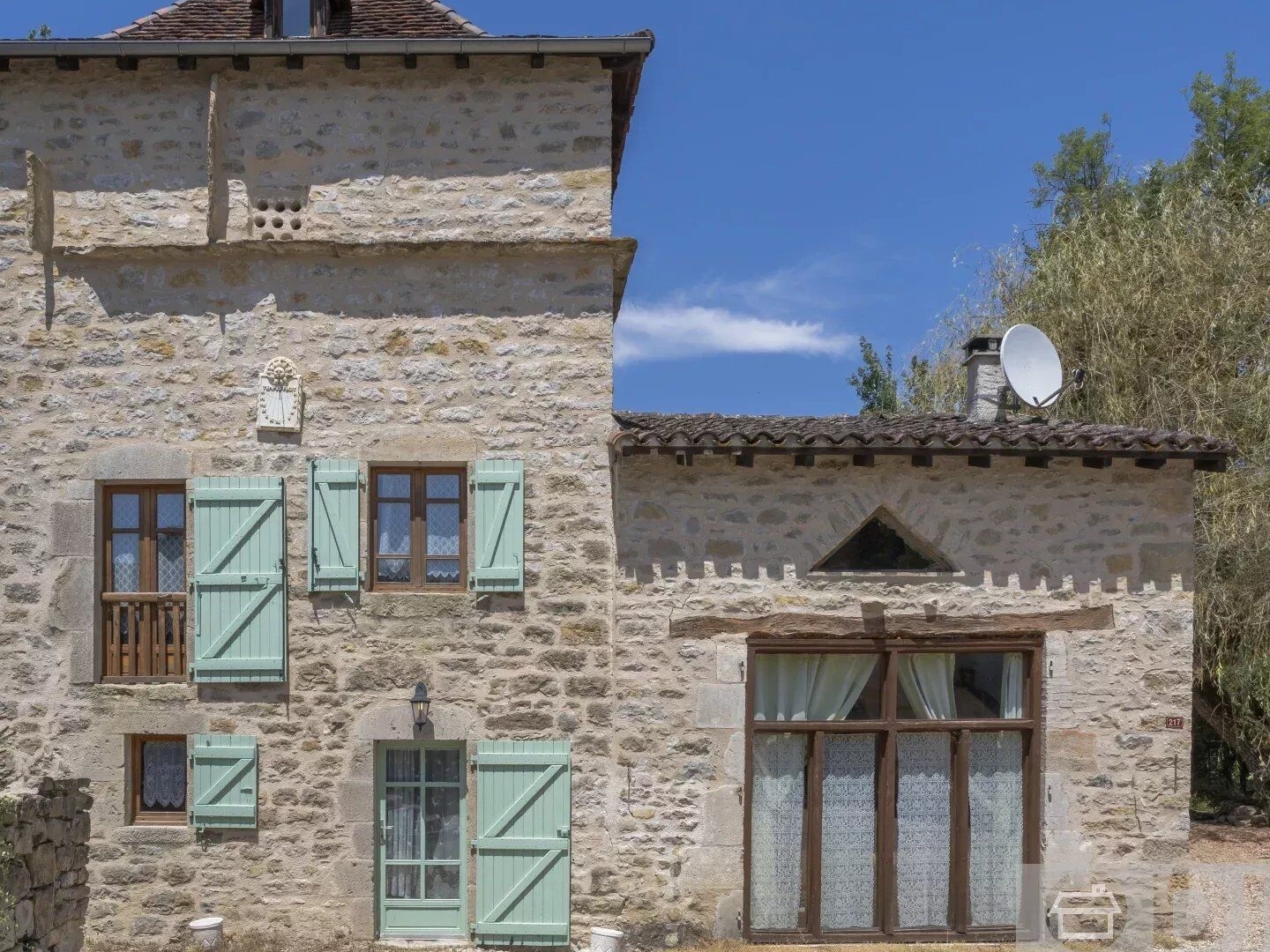 Charmante maison en pierre avec piscine et jardin privé de 2 450 m²