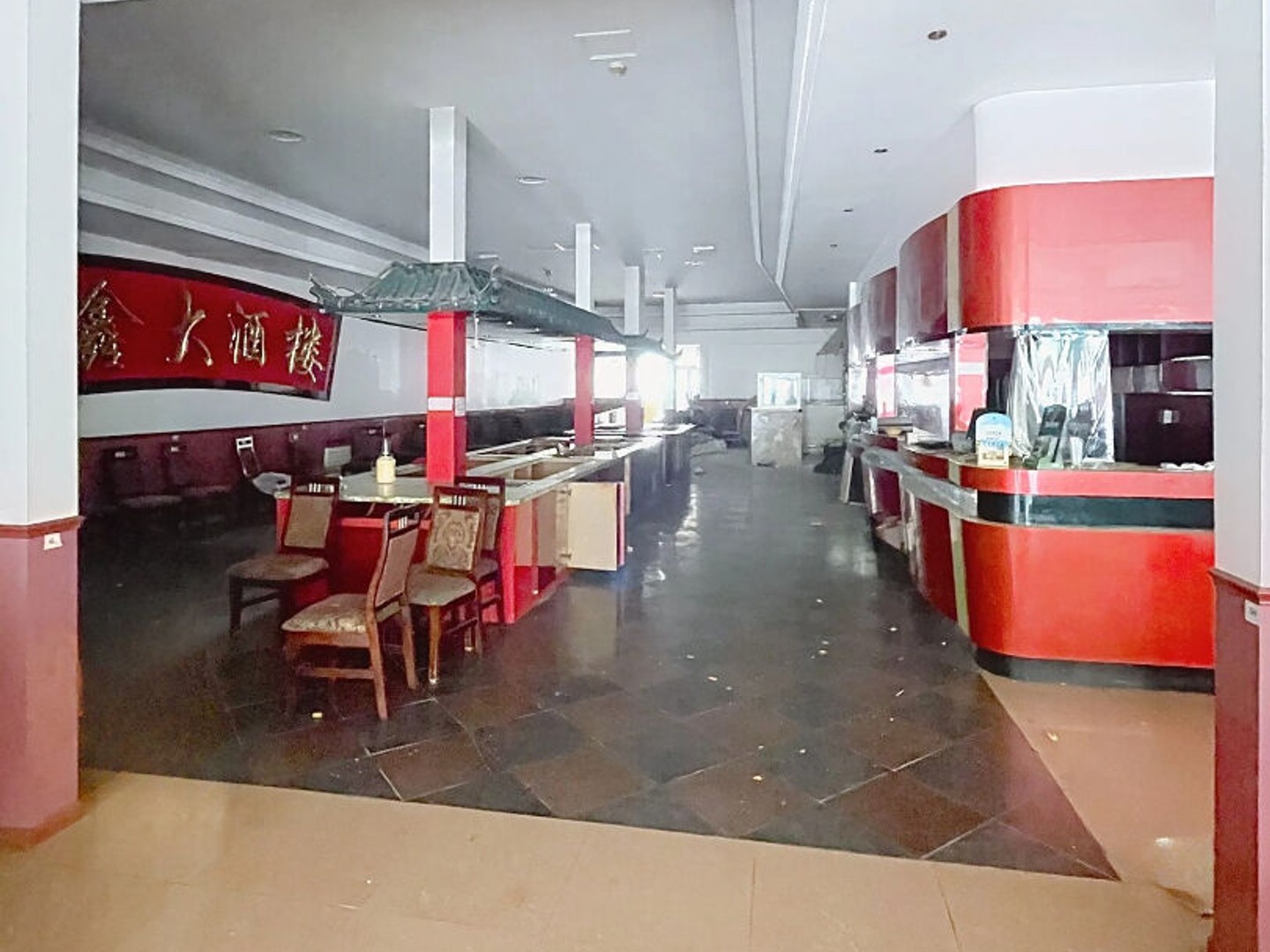 Local commercial 18 pièces 820 m²