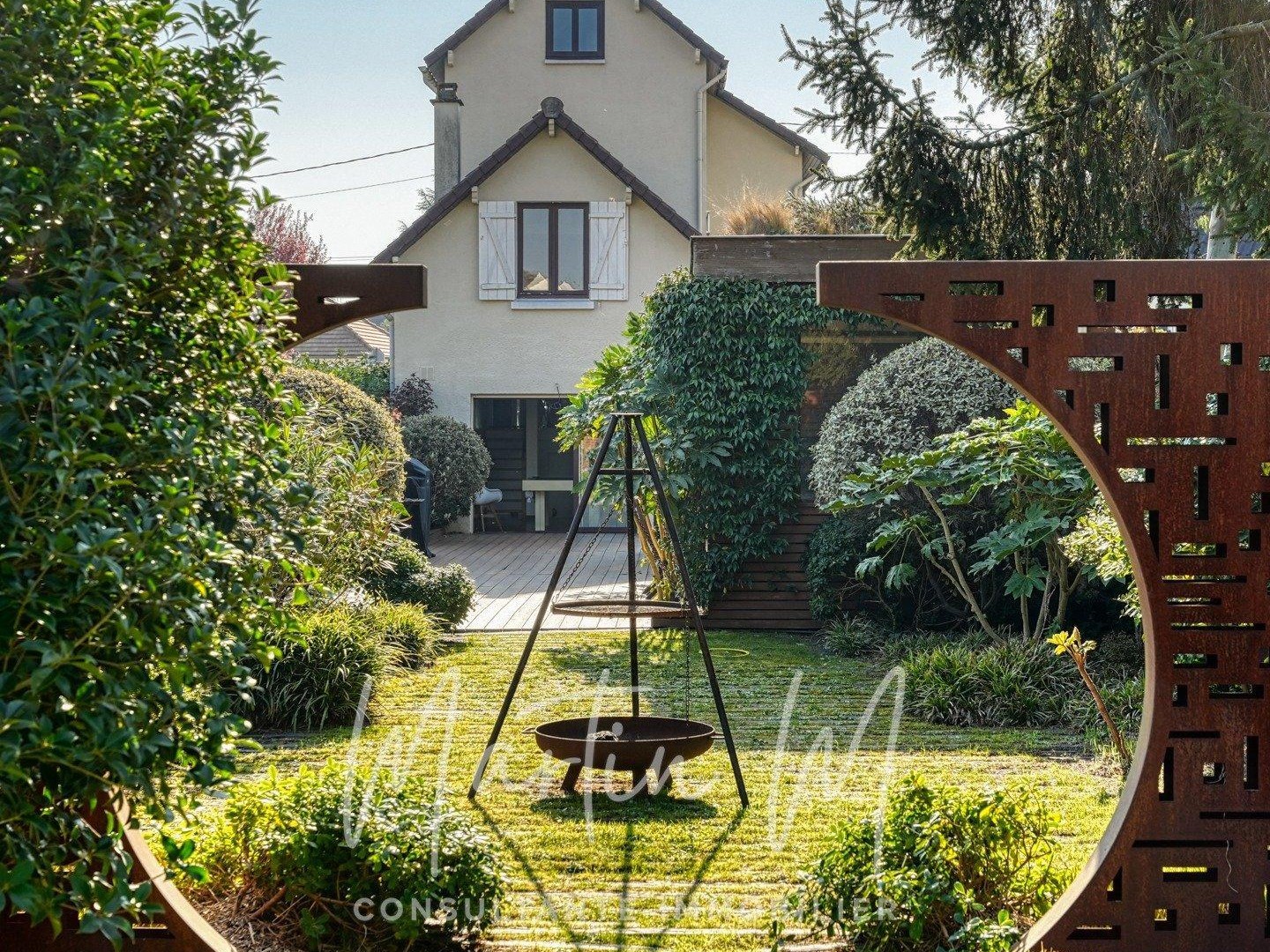 Un Refuge de Charme et de Bois : L'Art de Vivre au Naturel à Saint Prix