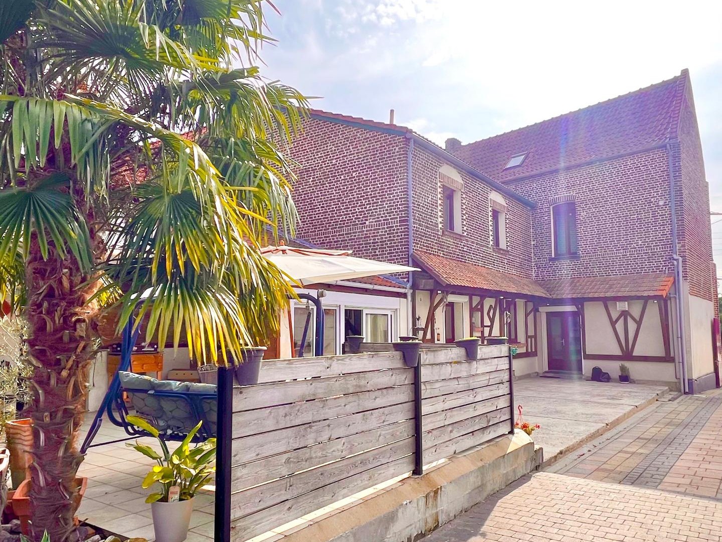 Maison 205m2 4 ch combles aménagés carport jardin terrasse