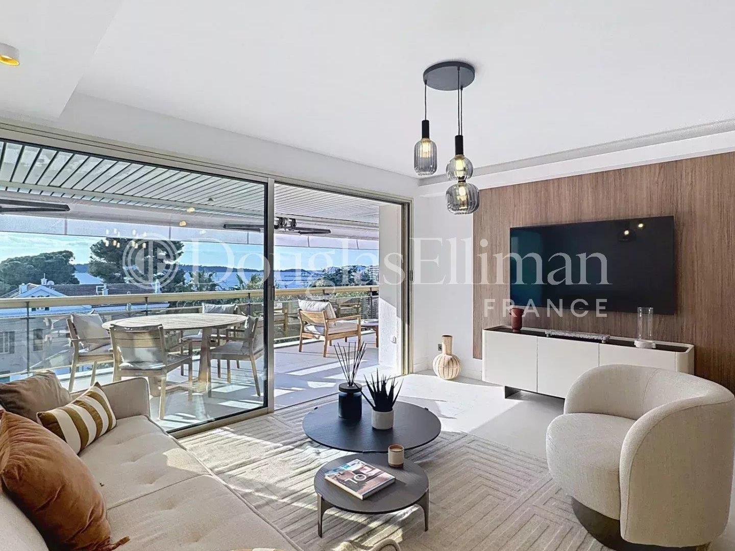 CANNES PALM BEACH - Appartement rénové avec vue mer