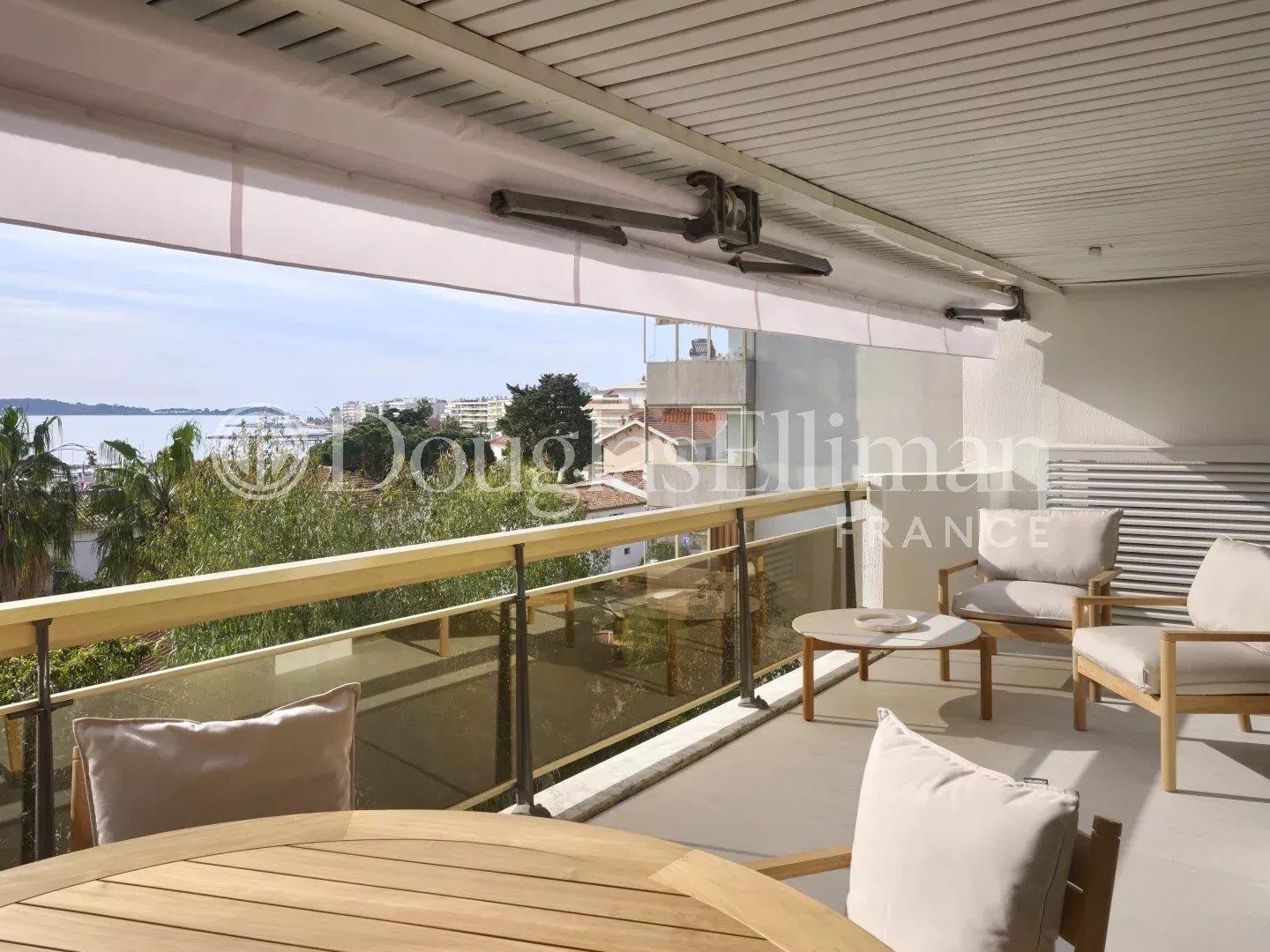 Appartement à vendre - 4 pièces - 98m2 - Cannes (06400)