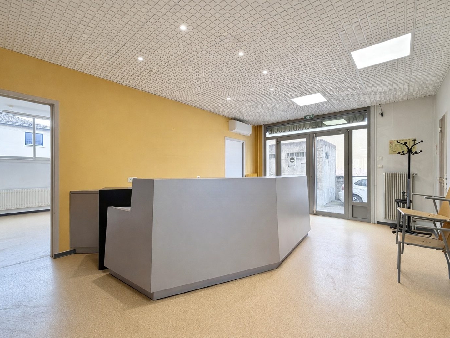 Local 241 m²
