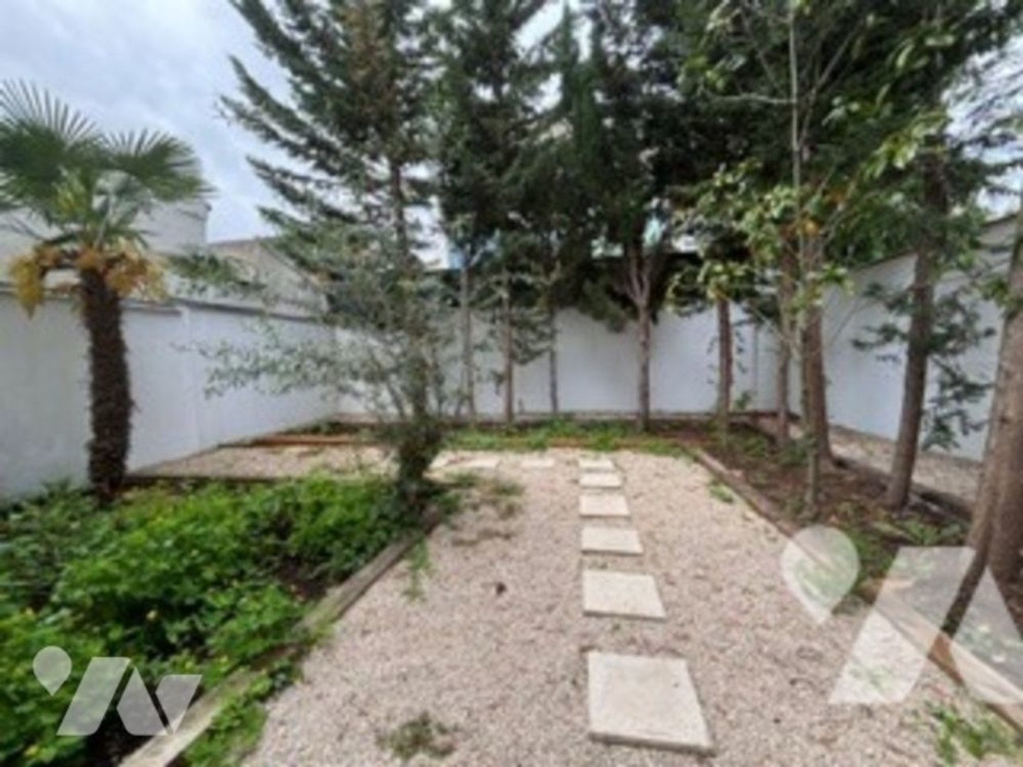 Notaire vend Immeuble 7 pièces + 3 parkings divisibles en 3 appartements - Montreuil -