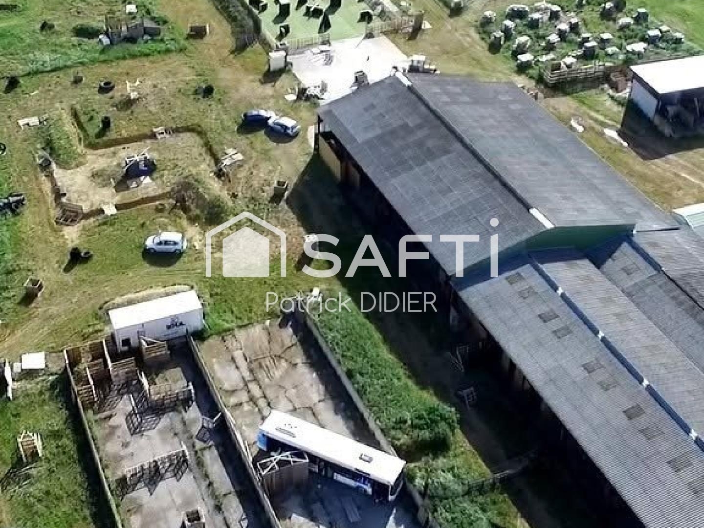 Magasin à vendre - 3 pièces - 1195m2 - Thouars (79100)