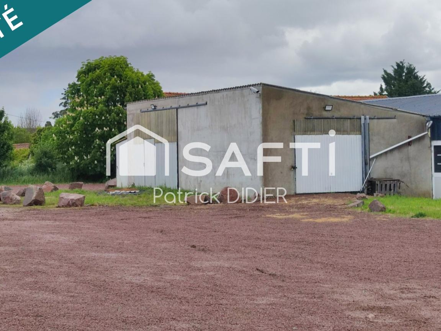 Magasin à vendre - 3 pièces - 1195m2 - Thouars (79100)