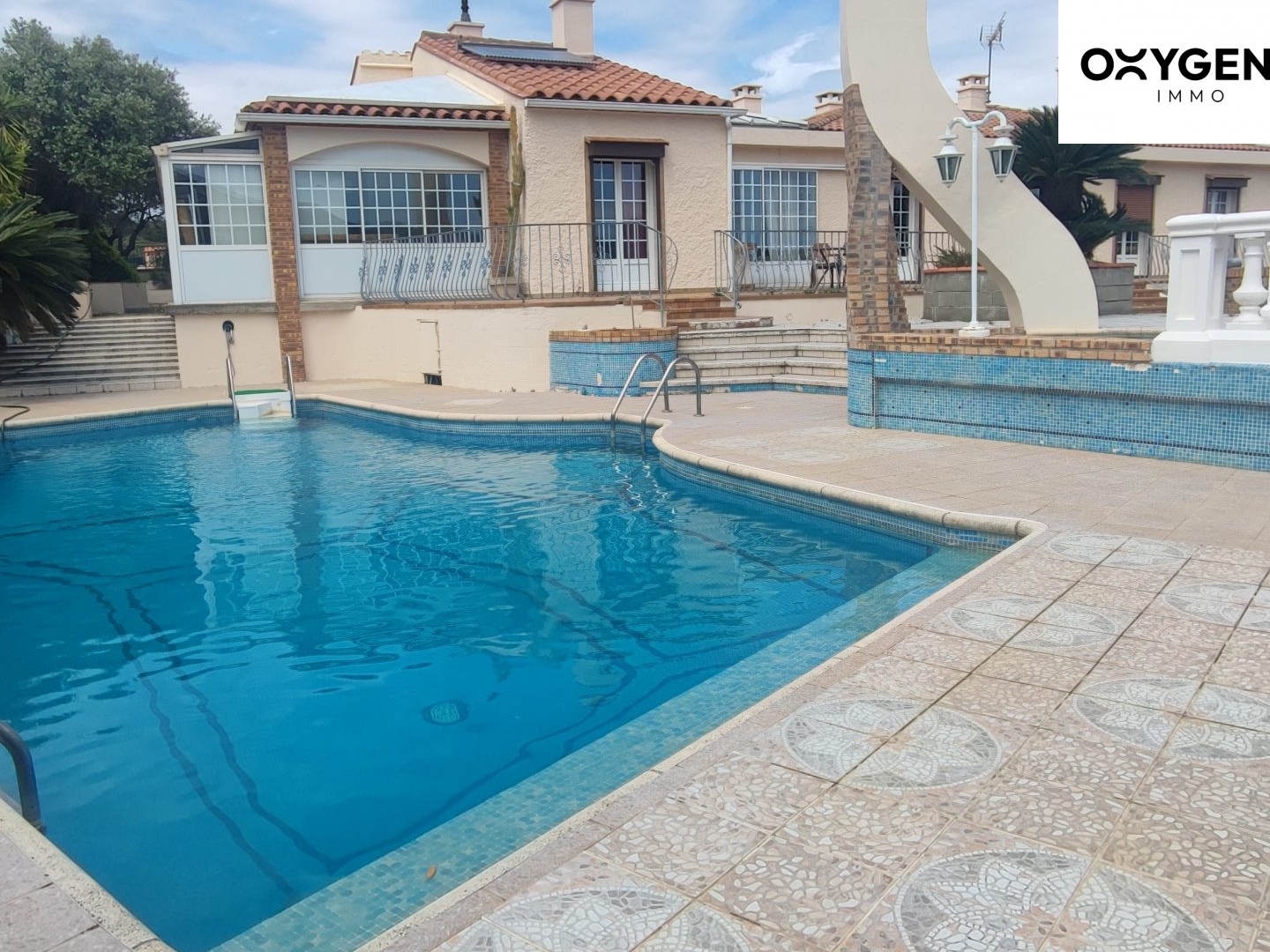 VILLA D'EXCEPTION PLAIN-PIED et PISCINE AVEC VUE MER & ALBÈRES - UN BIEN RARE AUX PORTES DE LA MÉDITERRANÉE