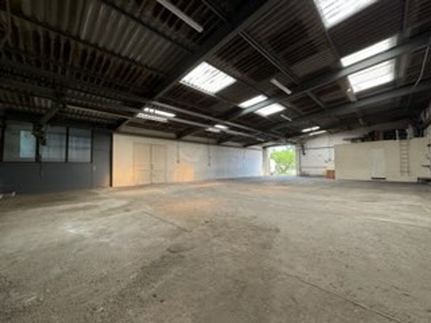 Locaux à vendre - 275m2 - Latresne (33360)