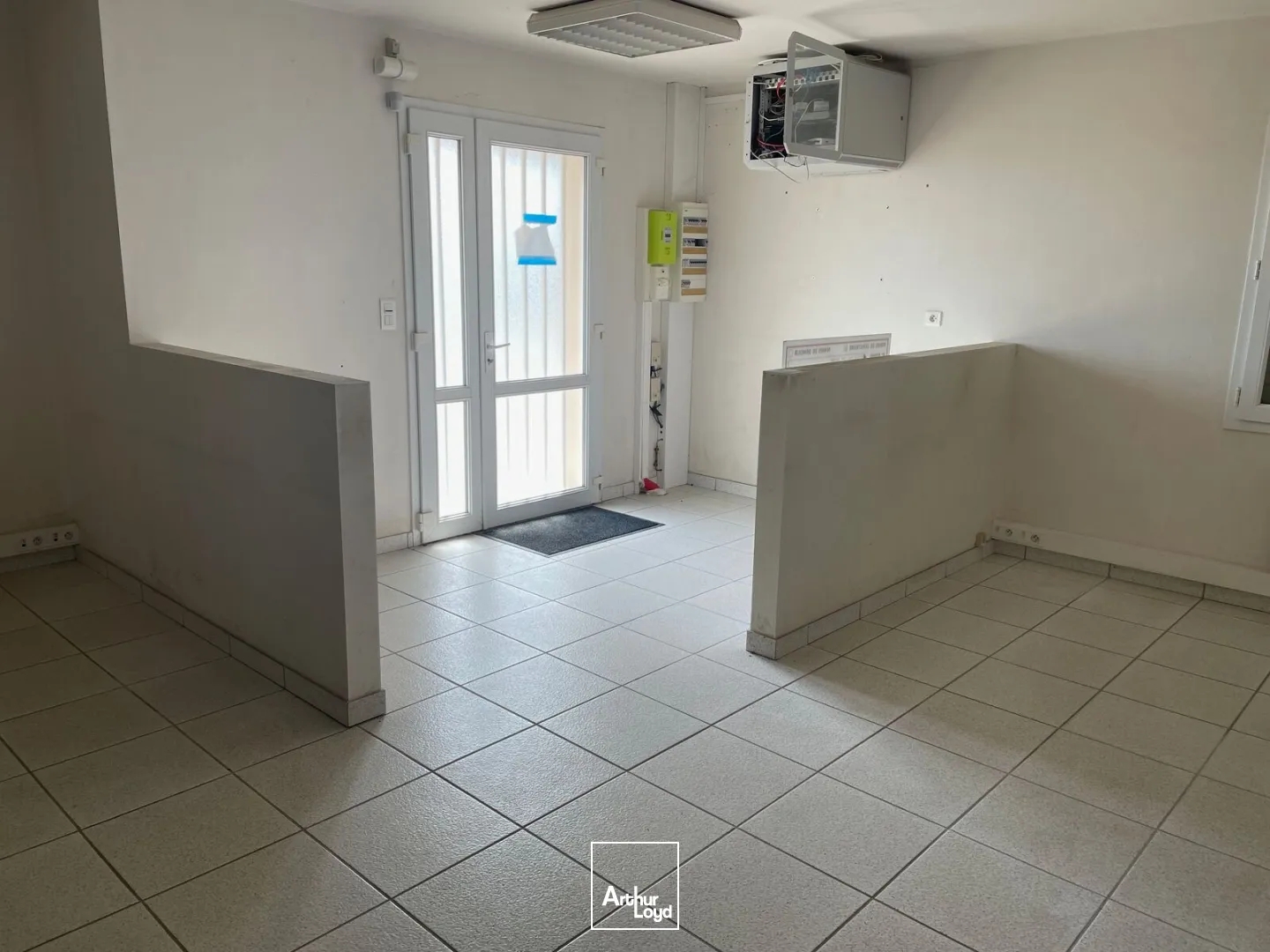 Locaux à vendre - 920m2 - Le Bignon (44140)