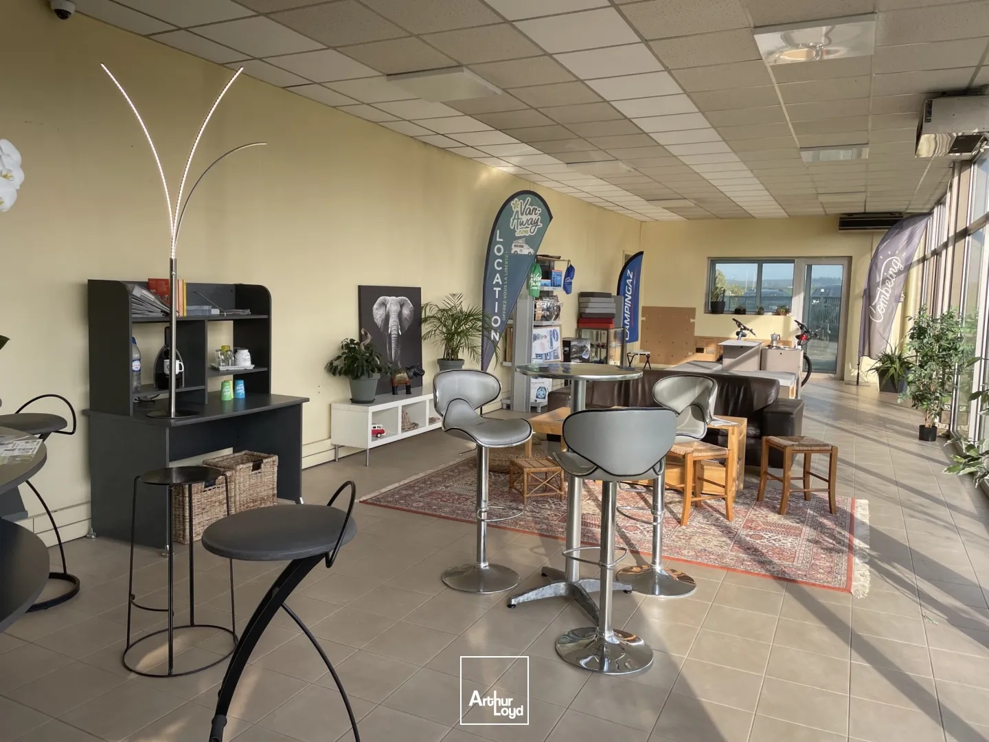 Locaux à vendre - 1940m2 - Andeville (60570)