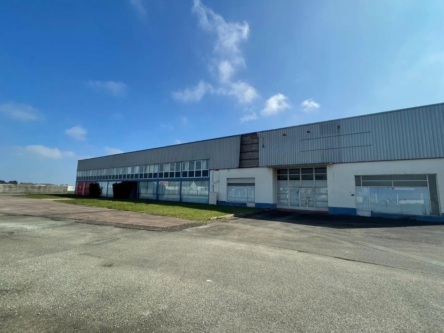 Locaux à vendre - 3200m2 - Arçonnay (72610)