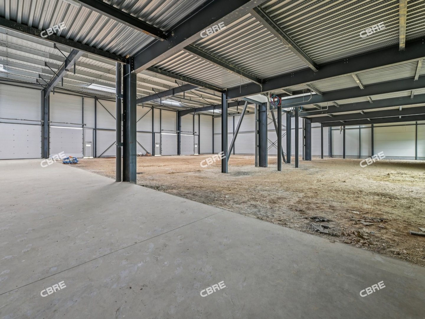 Local industriel 2460 m²