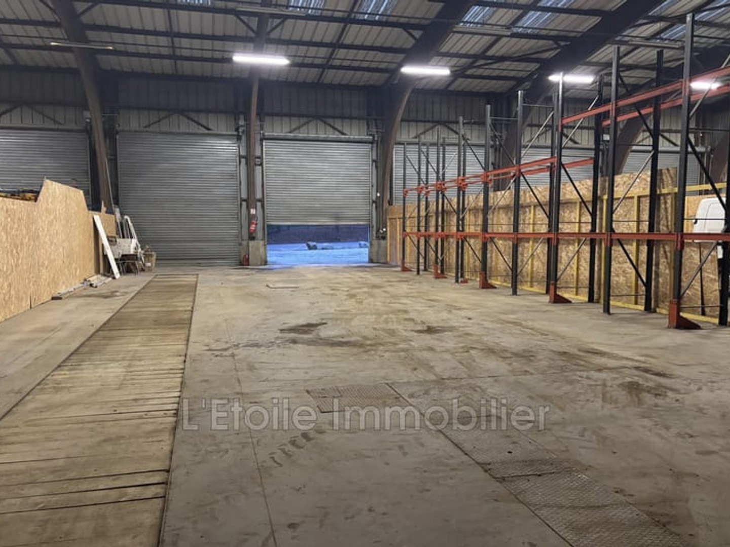 Immeuble commercial 150 m²