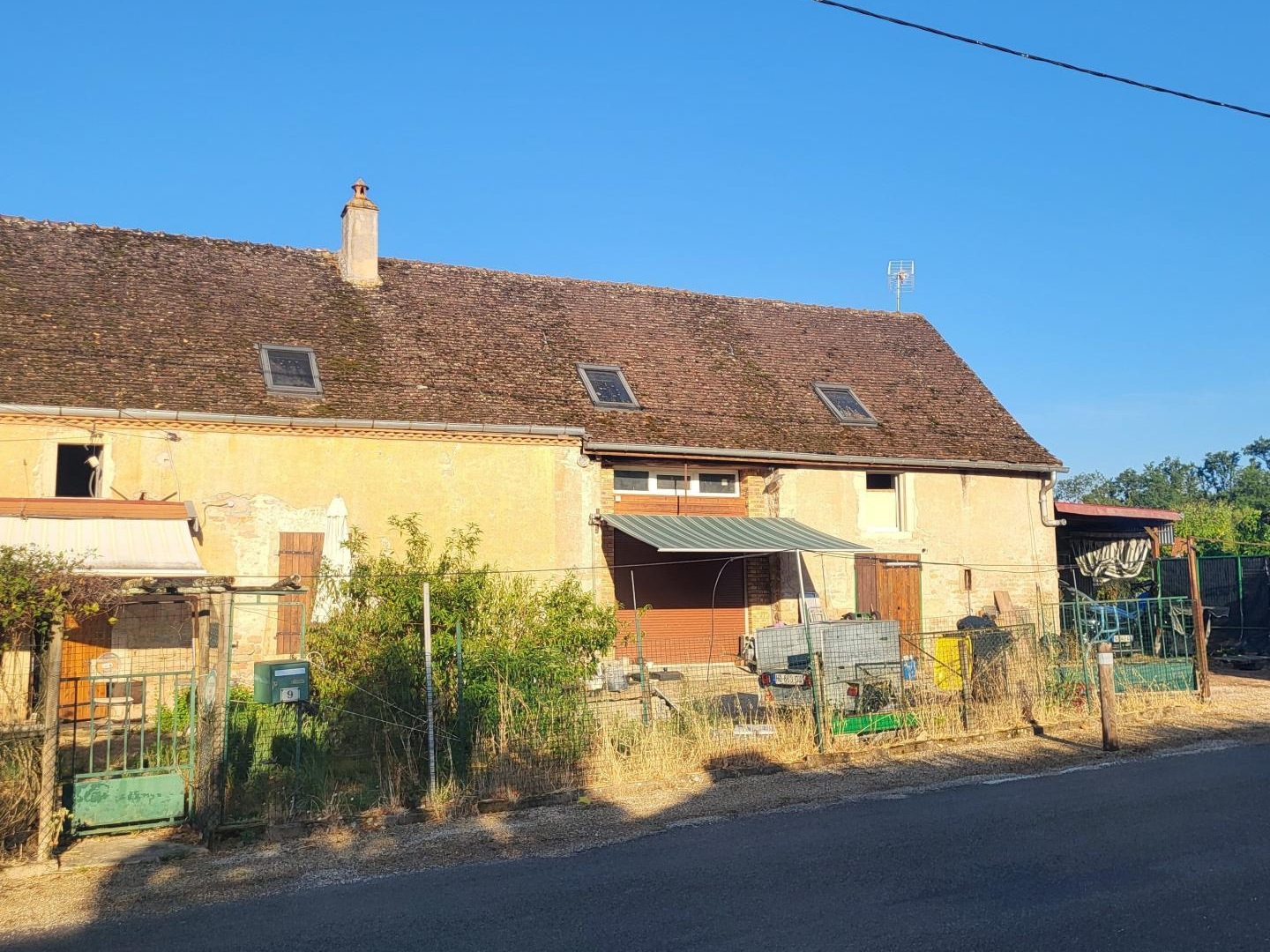 Longère en pierre dans un charmant hameau