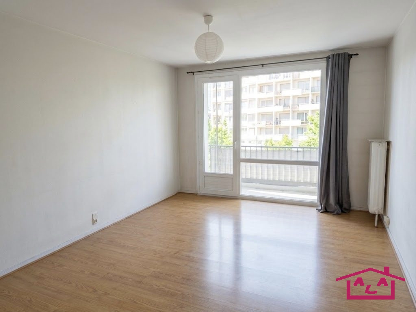 GRAND STUDIO AVEC BALCON