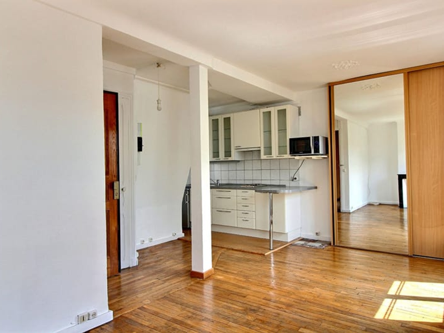 STUDIO 26,89 M² PARIS 14 Guy Hoquet