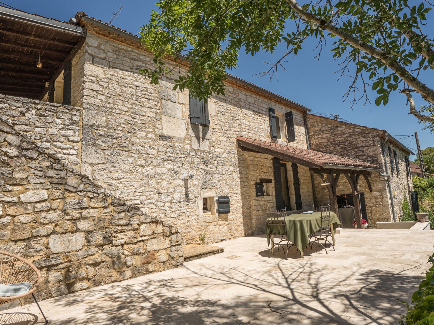Maison en pierre de 120 m2 sur un terrain de 4920 m2