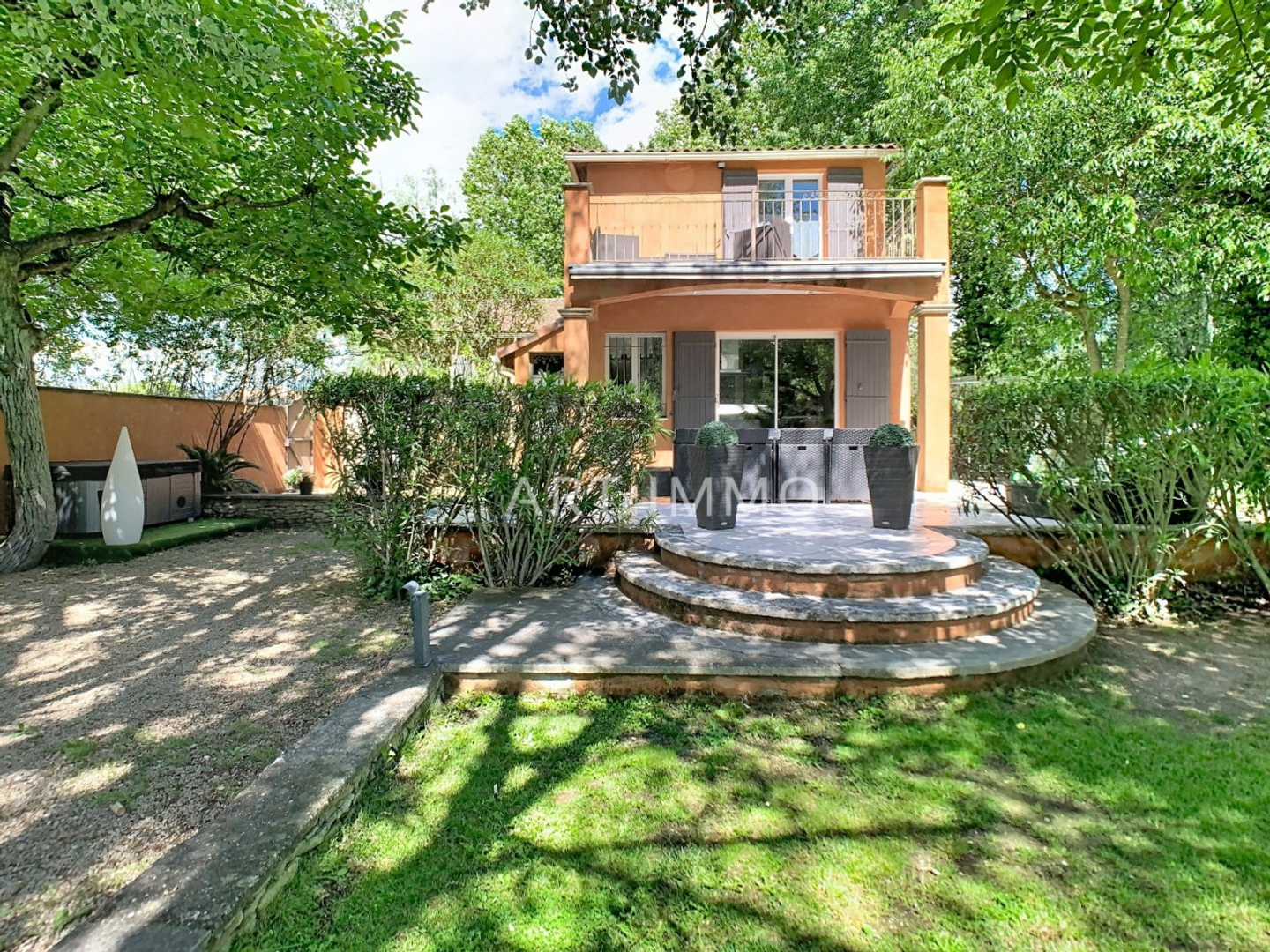 Maison à vendre - 5 pièces - 132m2 - Robion (84440)
