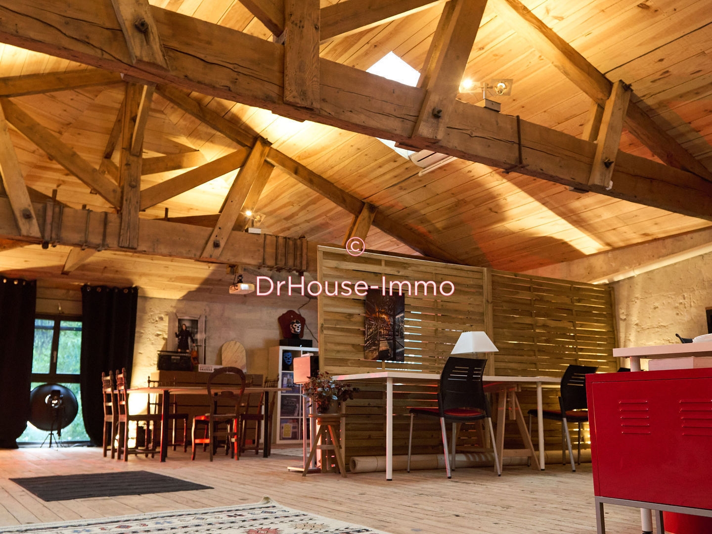 Bâtiment - Hangar - immeuble de 380 m² sur deux niveaux