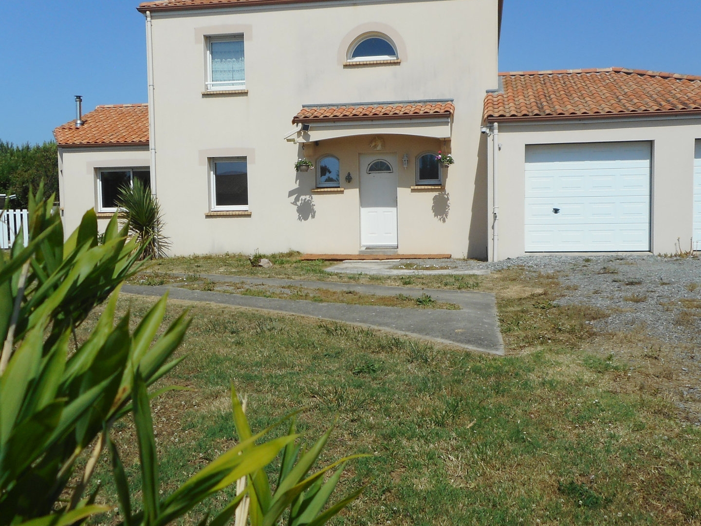 Maison spacieuse 6 pièces 4 chambres avec véranda et double
