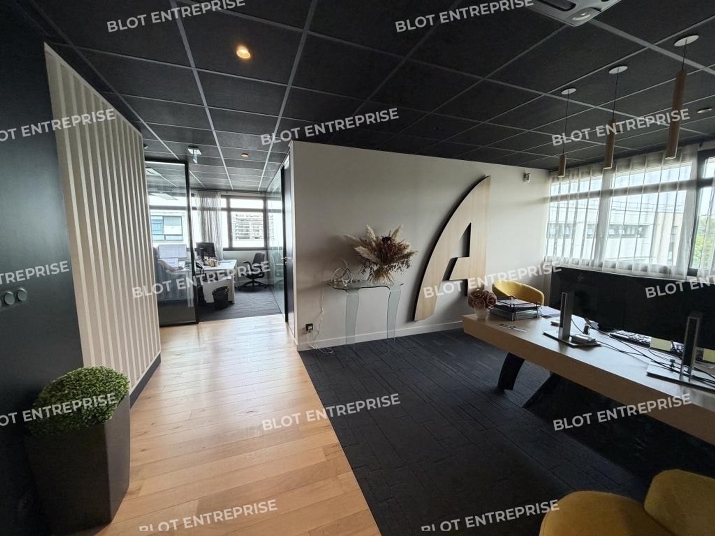 A VENDRE / A LOUER - BUREAUX 340 m² - RENNES
