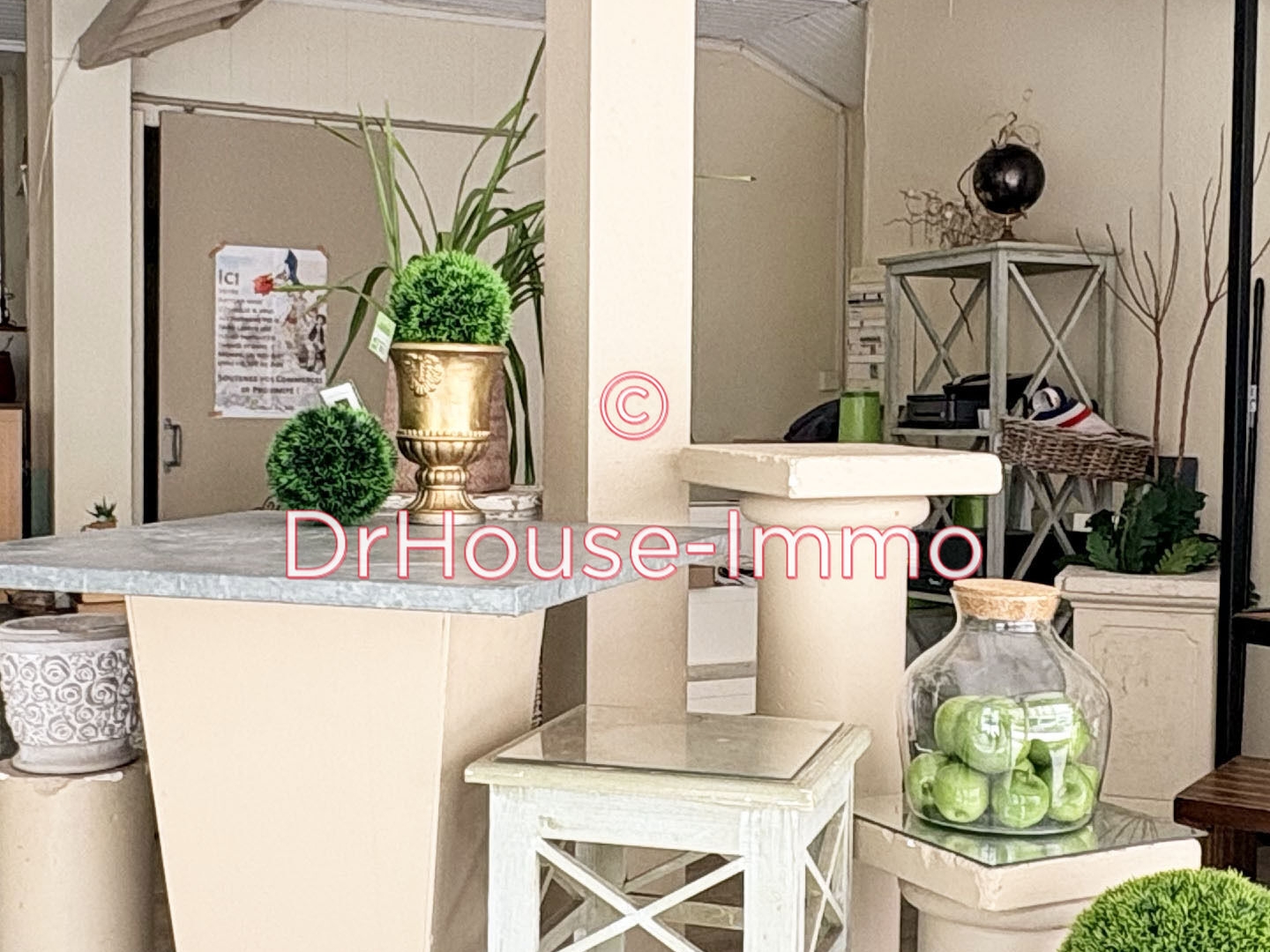 Magasin à vendre - 1 pièce - 130m2 - Fontenay-Le-Comte (85200)