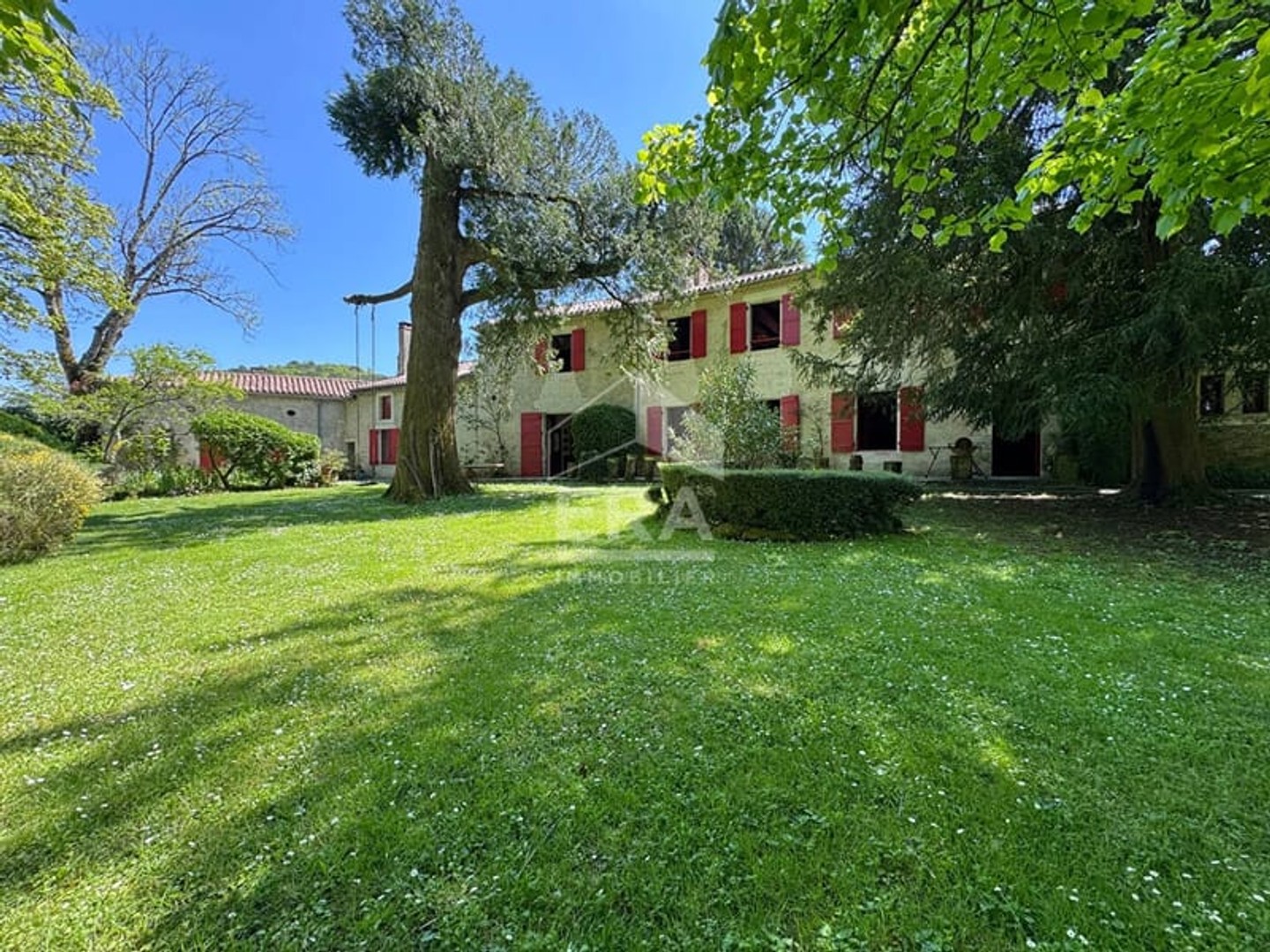 A vendre, splendide Demeure de Prestige avec un parc arboré de 5