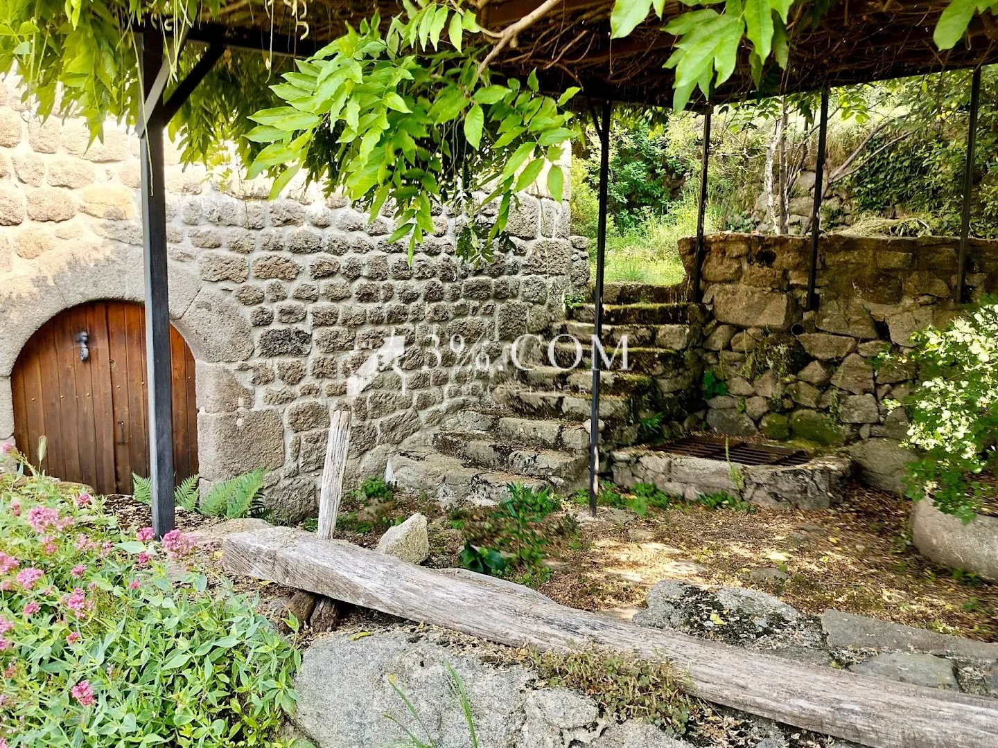 Maison à vendre - 11 pièces - 80m2 - Saint-Genest-Lachamp (07160)