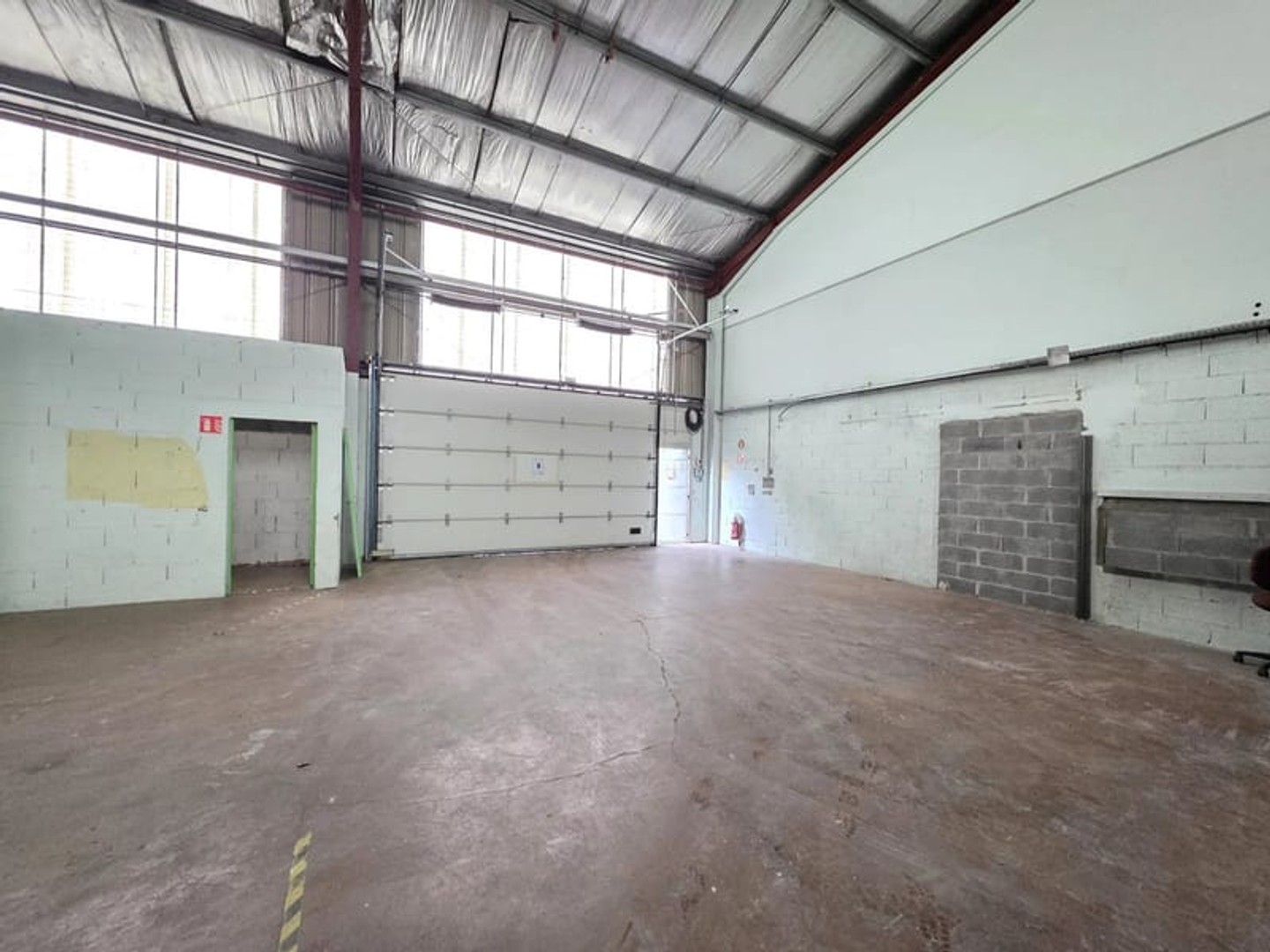 Bureaux 1 pièce 180 m²