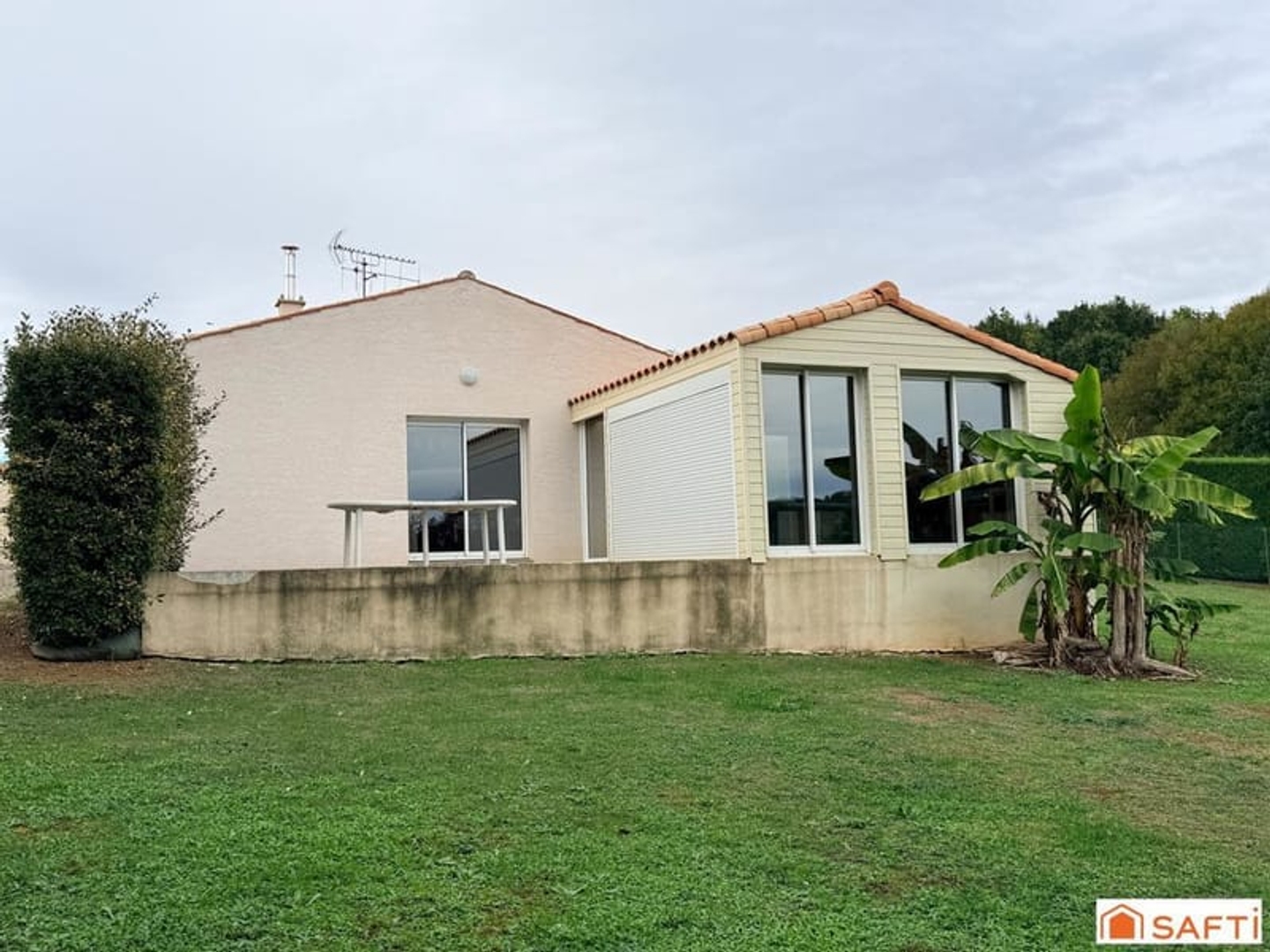Maison à vendre - 4 pièces - 101m2 - Saint-Vaize (17100)