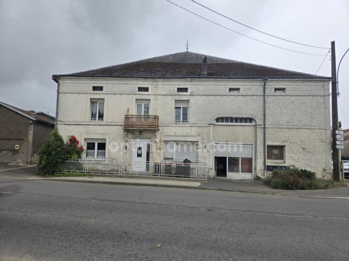 Immeuble de rapport à vendre à DAMVILLERS
