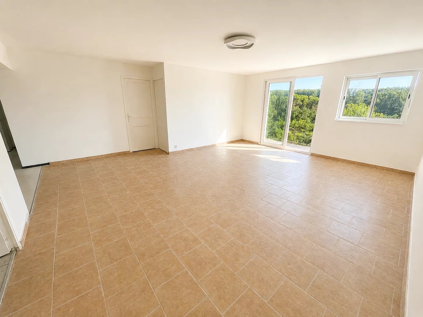 Appartement à vendre - 3 pièces - 82m2 - Le Luc (83340)