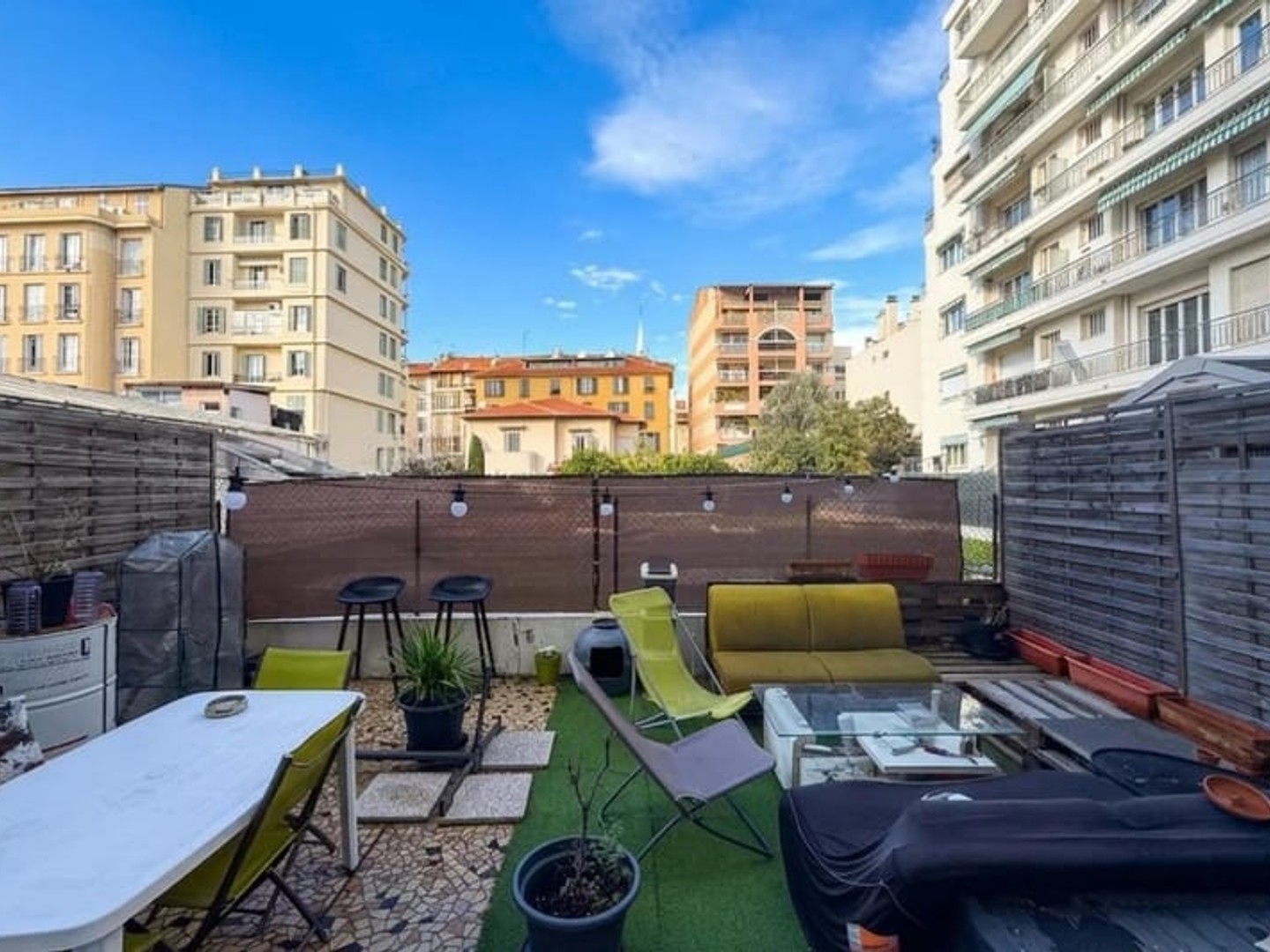 Studio avec vaste terrasse de 27 m² au calme