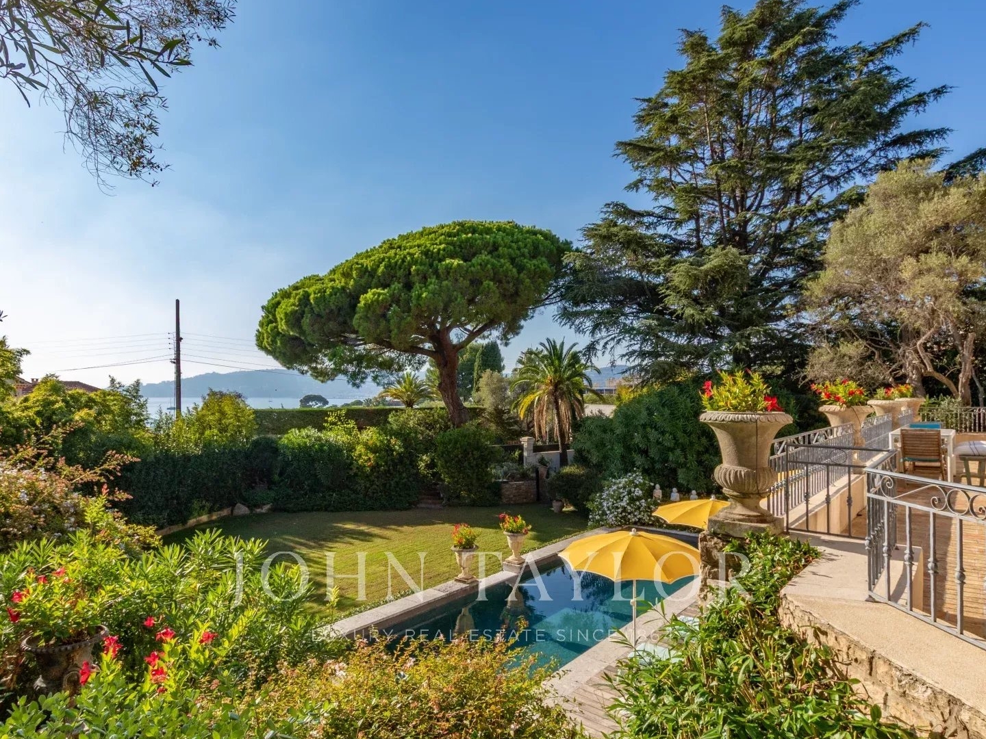 Maison à vendre - 300m2 - Antibes (06160)
