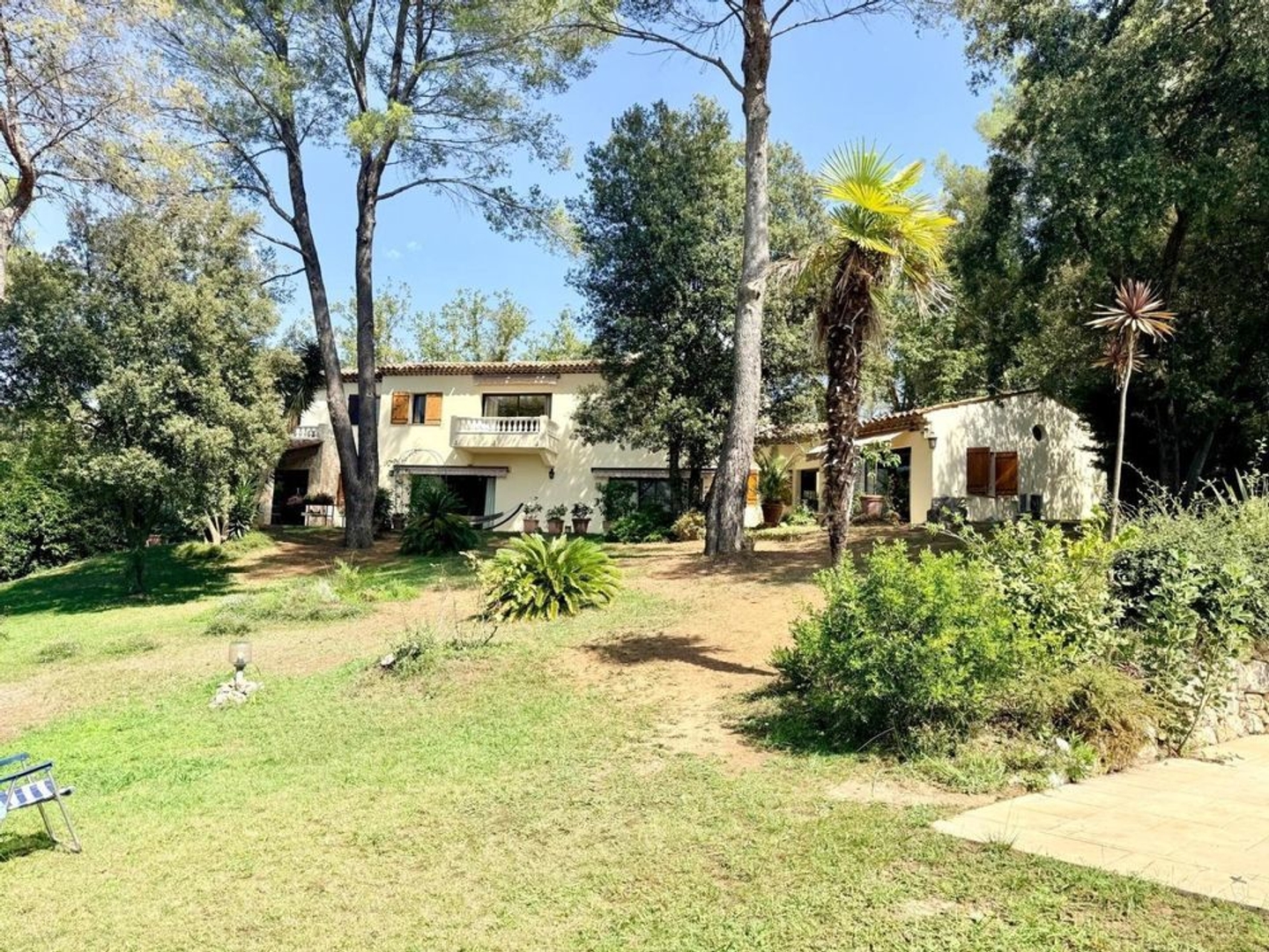 LA COLLE-SUR-LOUP  PROPRIÉTÉ D'EXCEPTION