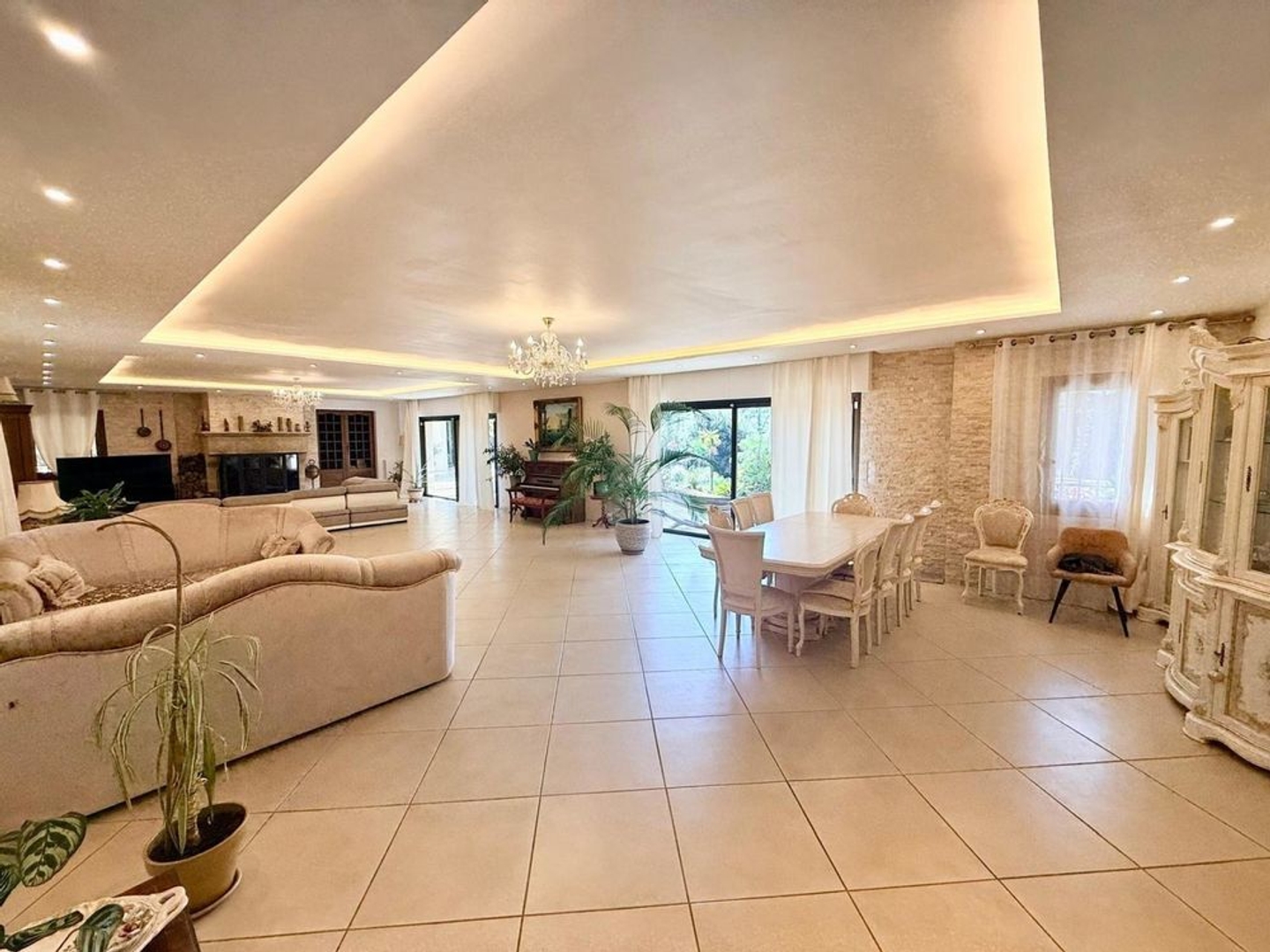 Maison à vendre - 7 pièces - 404m2 - La Colle-Sur-Loup (06480)