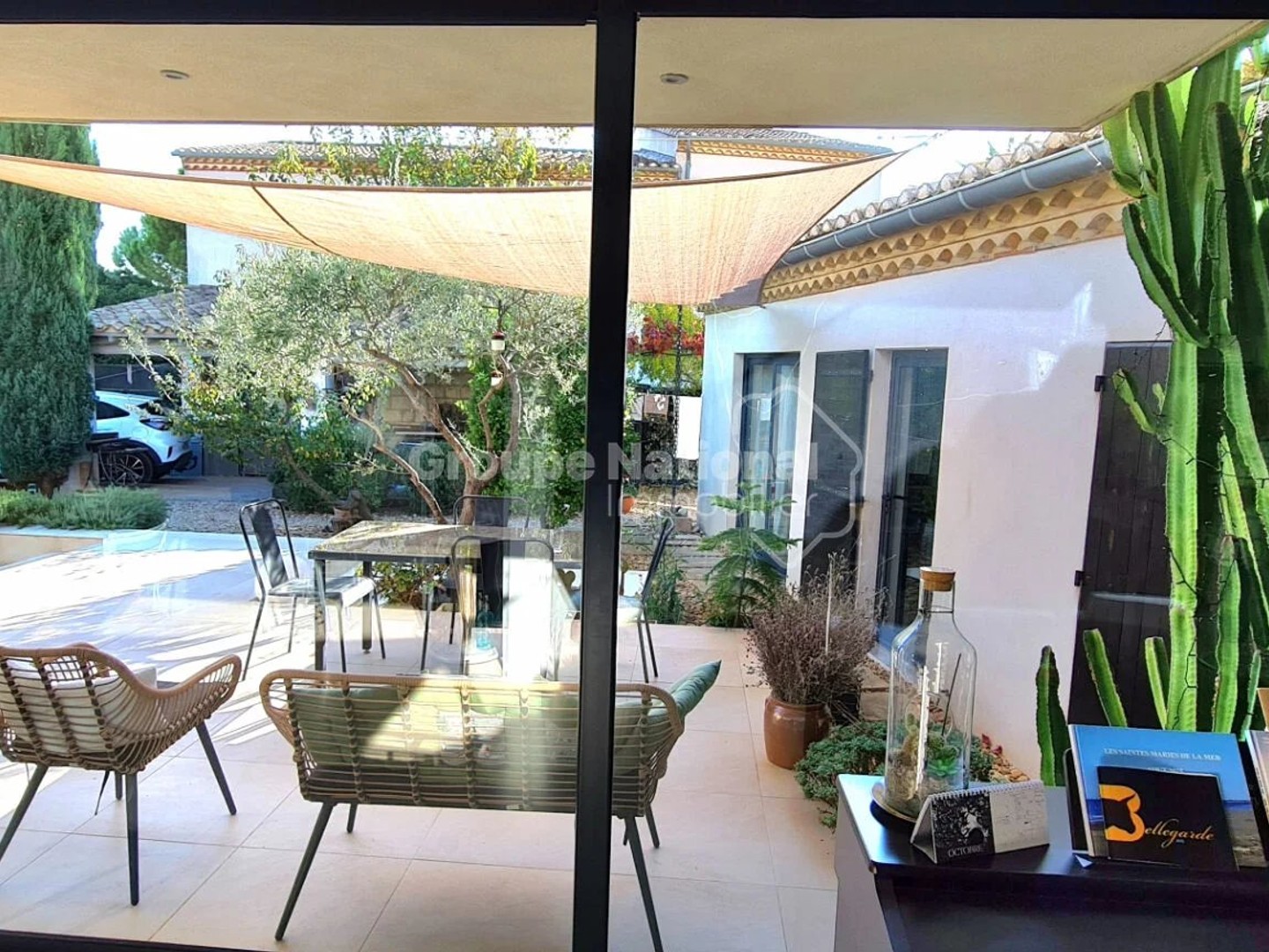 Villa contemporaine avec jardin arboré en rez-de-chaussée