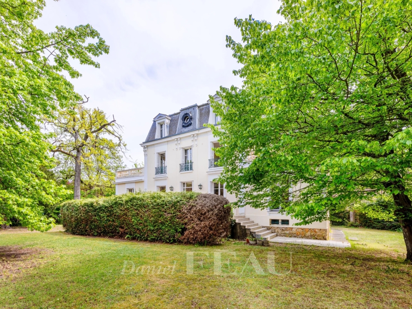 LE VESINET - Maison de caractère dans un écrin de verdure.
