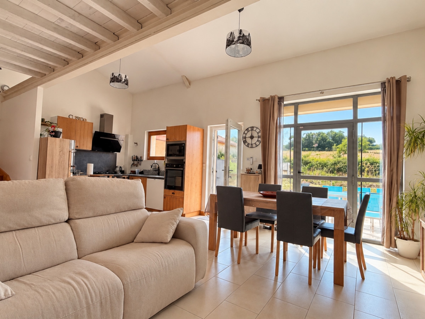 ANCIEN CUVAGE RÉNOVÉ – 100 M², 3 CHAMBRES, GRAND GARAGE ET JARDIN
