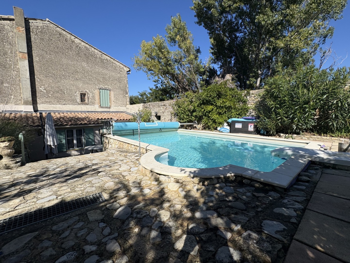 Rez-de-jardin agrémenté de sa piscine à Montbrison-sur-Lez