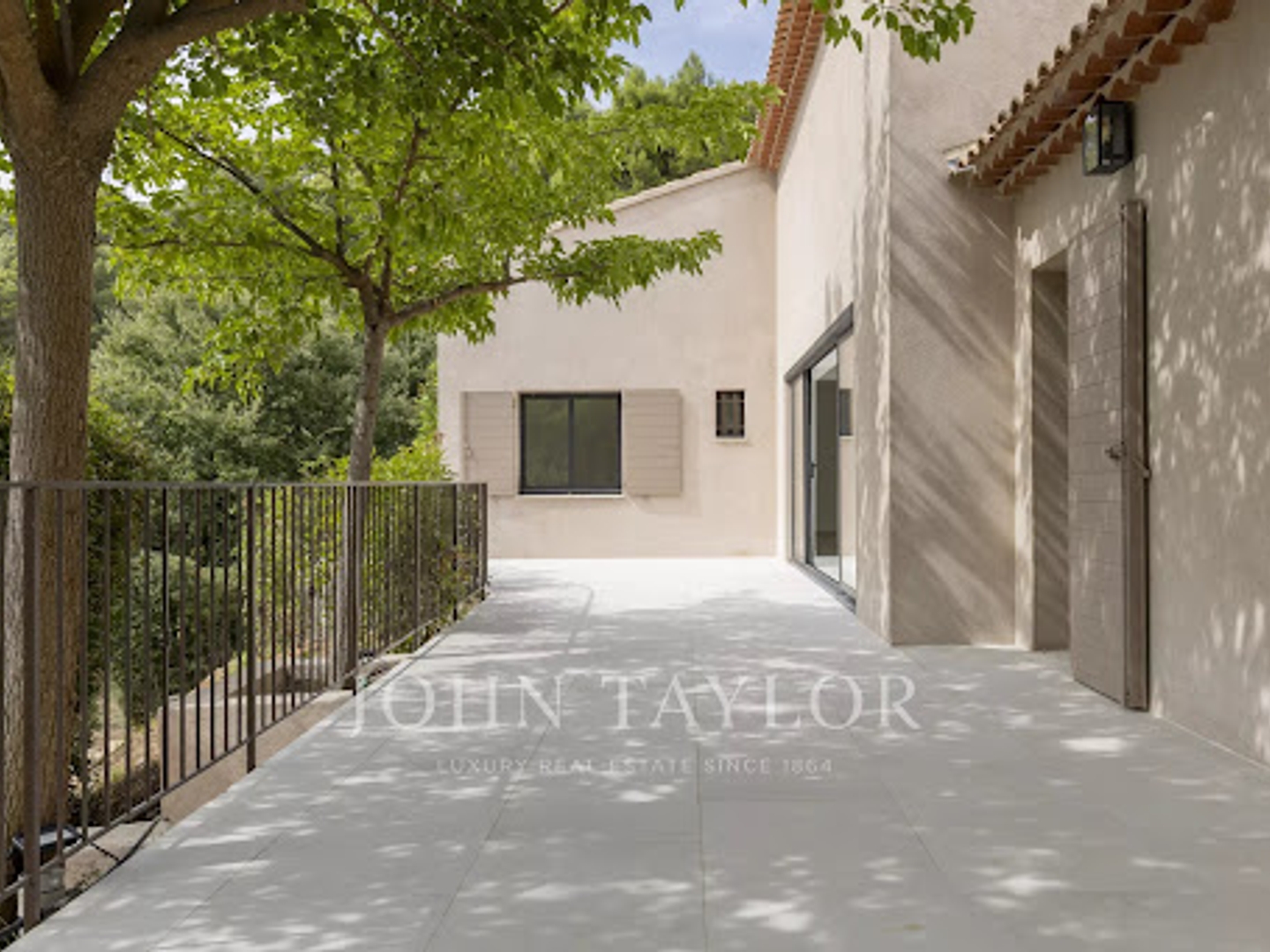 Maison à vendre - 8 pièces - 257m2 - Évenos (83330)