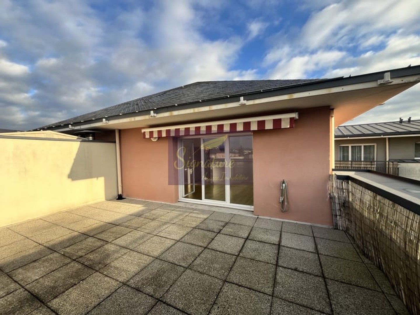 APPT T4 QUAI DE SARTHE DANS RÉSIDENCE SÉCURISÉE ET FERMÉE VEC GRANDE TERRASSE ET PARKING EN SOUS-SOL