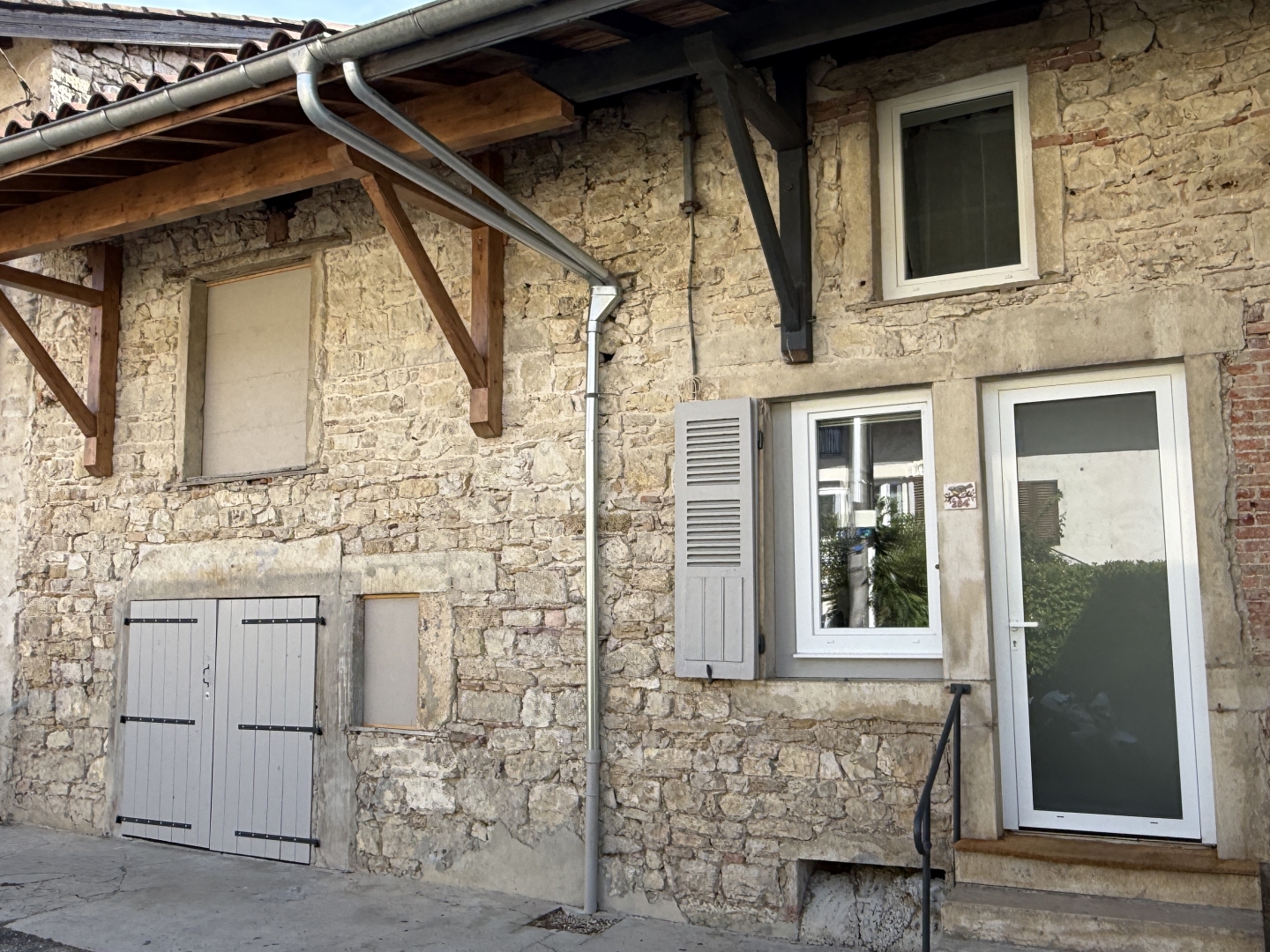 Maison de village en pierre rénovée - Terrasse et vue panoramique - PONCIN